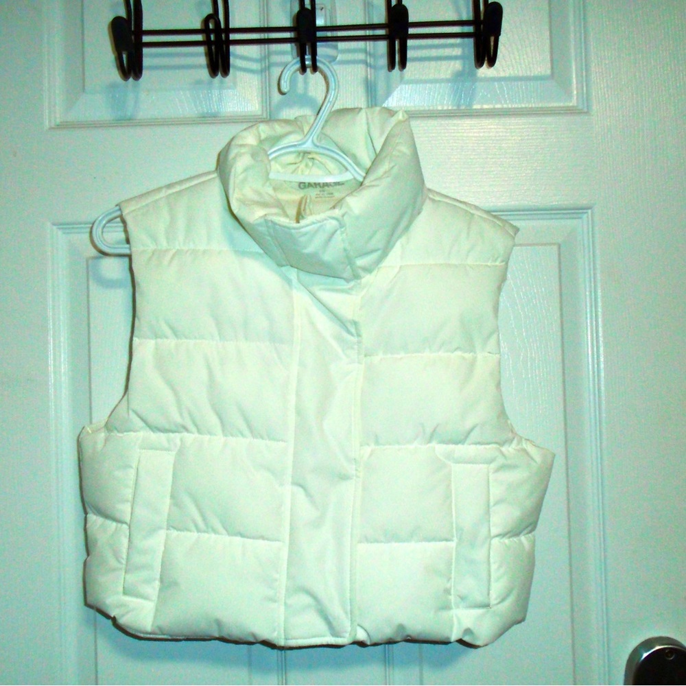 Cropped White Puffer Vest from Garage